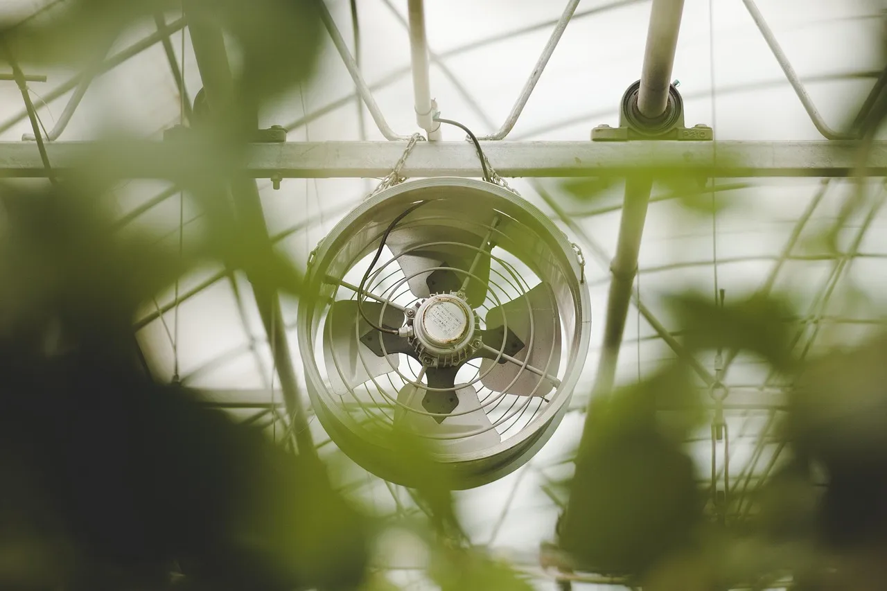Comment rafraichir une pièce avec un ventilateur ?