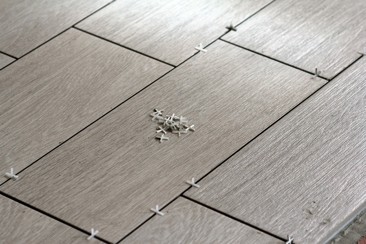 Comment réussir une pose de carrelage sur du carrelage ?