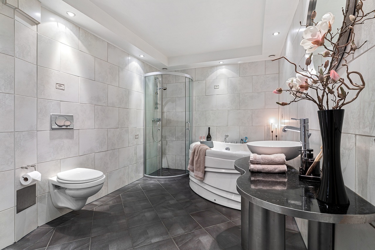 Les astuces pour relooker meuble salle de bain avec adhésif