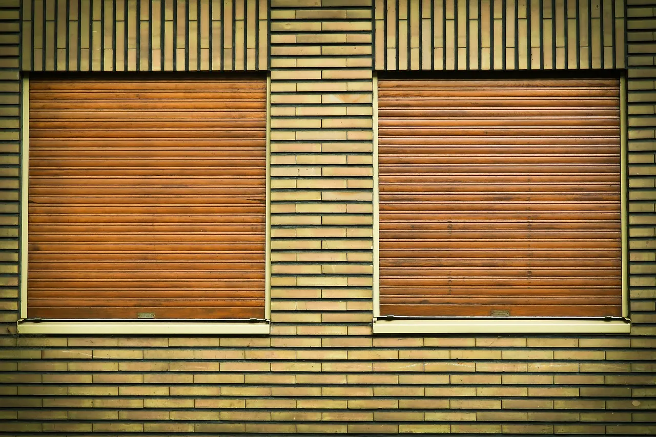 Découvrez comment les volets roulants sur mesure métamorphosent votre maison