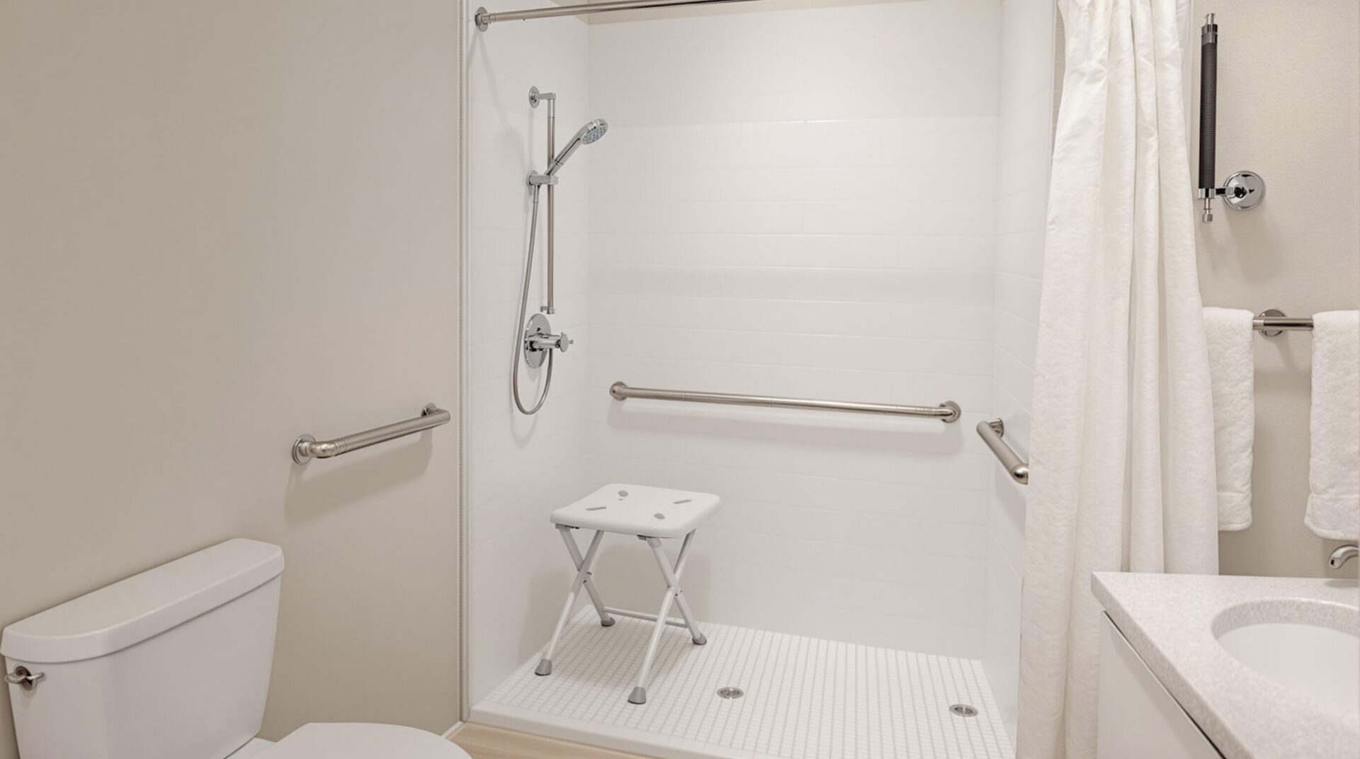 Installation d’une douche sénior : un aménagement essentiel pour favoriser l’autonomie à domicile