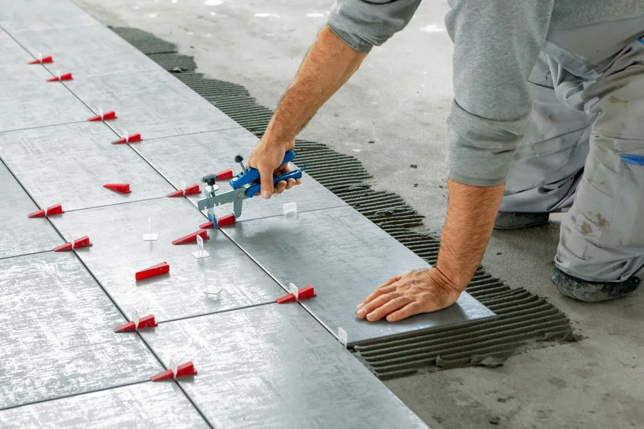 Carrelage imitation ciment : alliez esthétique et robustesse dans votre intérieur