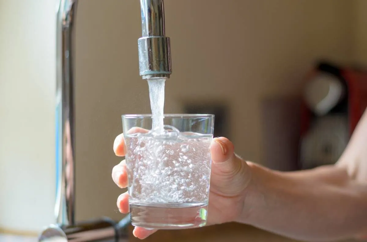 Adoucisseur d’eau au CO₂ ou au sel : quelle solution privilégier ?