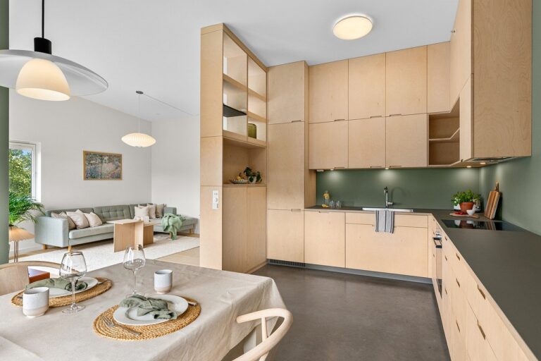 Quelle matériau de crédence pour une cuisine au top ? Carreaux, inox, aluminium, verre ou vinyle ?