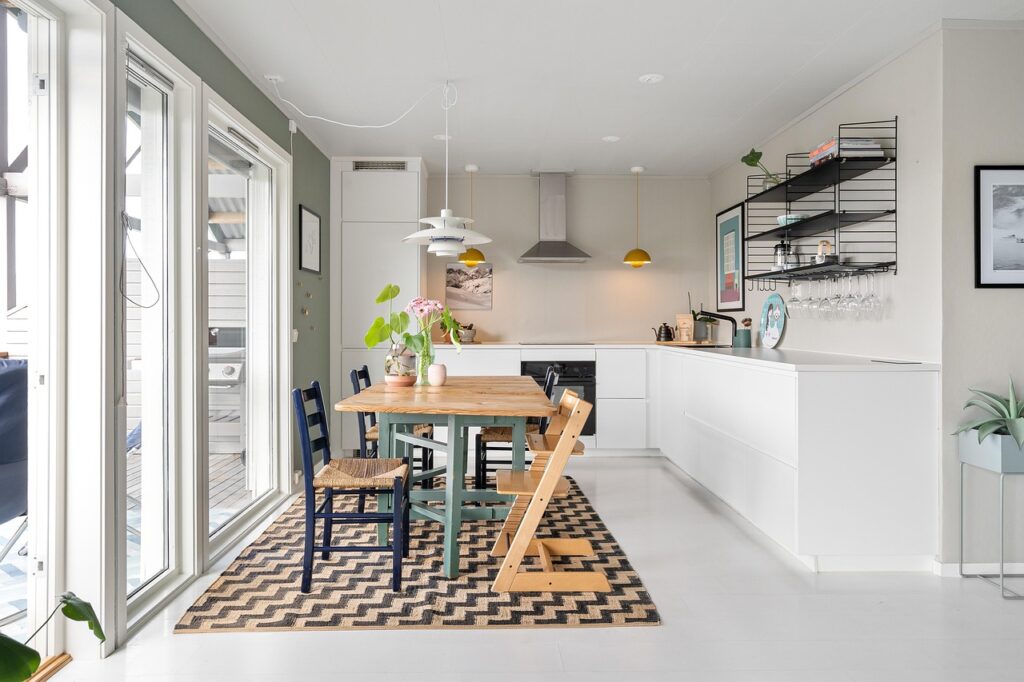 Optimisez l'espace avec la création de cuisine sur mesure ergonomique !